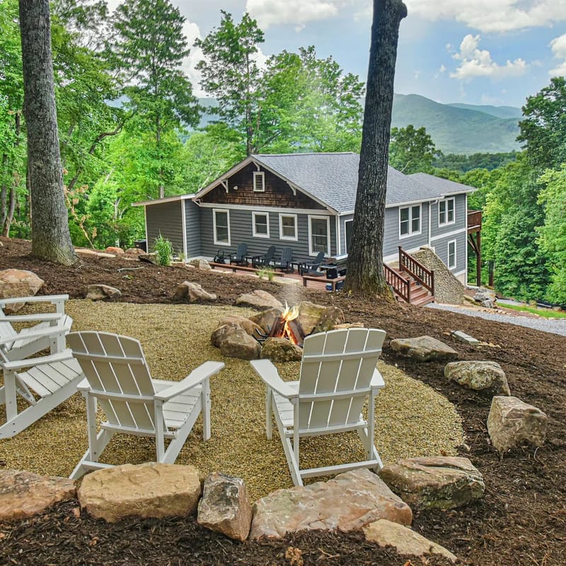 The Sunset House w Mountain Views and Fire Pit